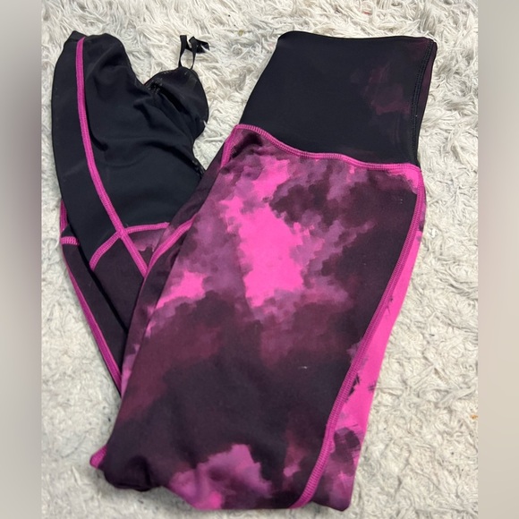 Lululemon Sweaty Endeavor Tight Blooming Pixie Raspberry Black Size 6 - Picture 16 of 16